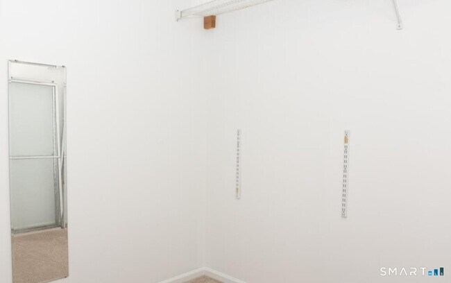 Building Photo - 211 Windgate Cir