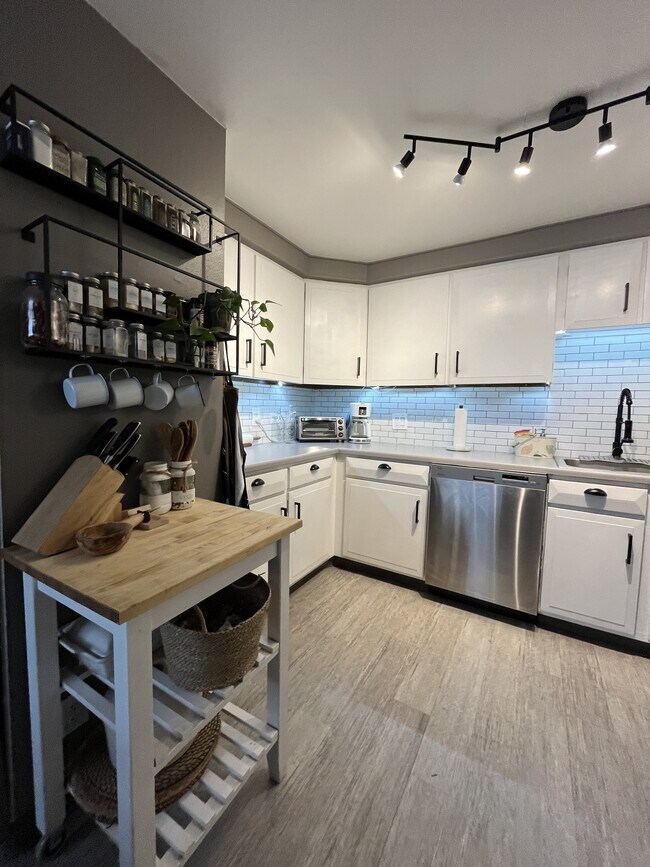 Building Photo - 1155 Ash St