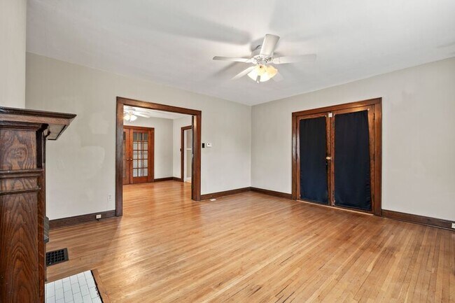 Building Photo - 52 E Gates St