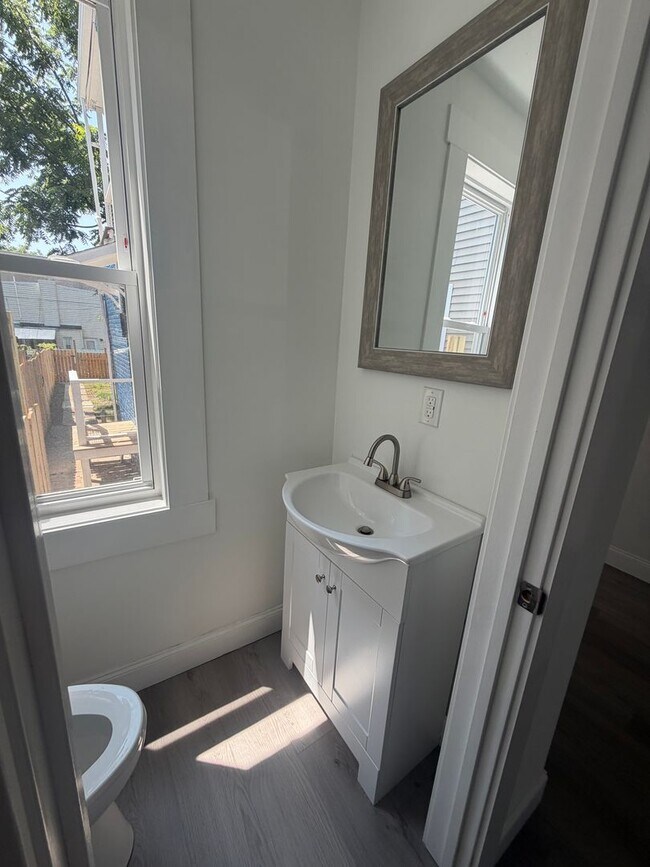 Building Photo - Fully Remodeled 4/5 Bedroom, 2 Bath Home Townhome in desirable West End Lancaster