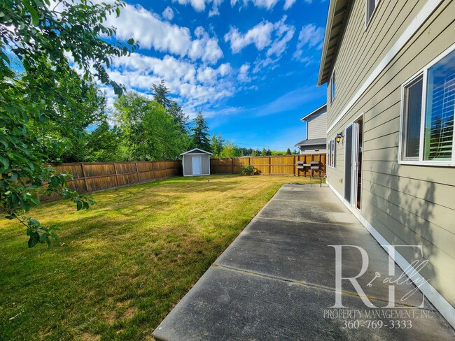 Building Photo - Spacious Silverdale Home with Large Fenced...