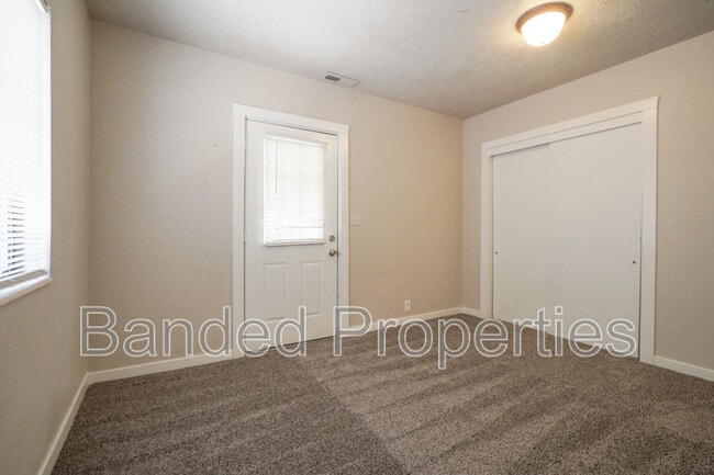 Building Photo - 276 W 700 N