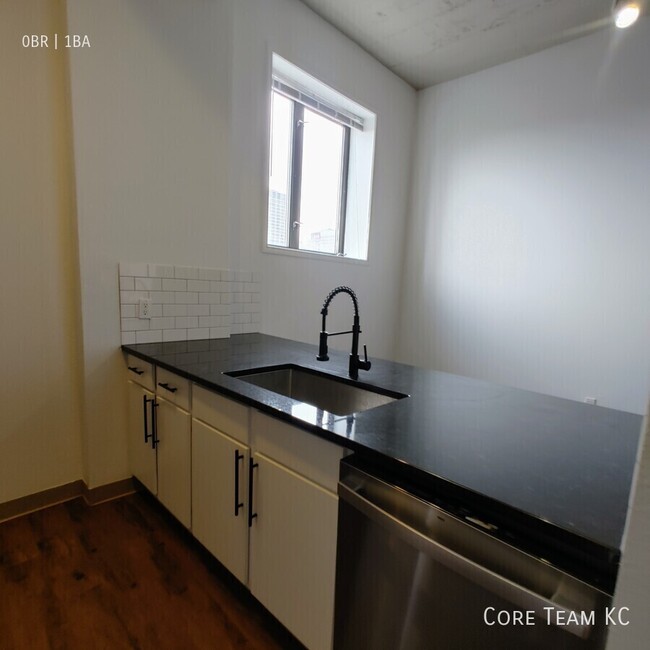 Building Photo - West 7th Street Loft For Rent