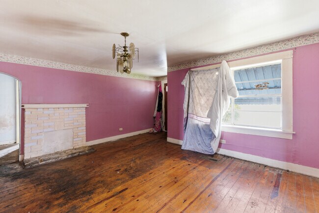 Building Photo - 502 64th St