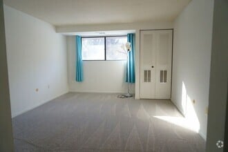 Building Photo - Immaculate 2 bedroom Loft Style Condo avai...