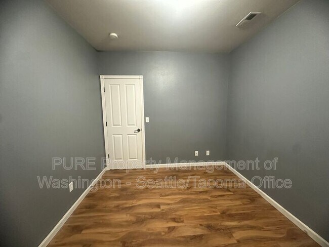 Building Photo - 2327 S I St