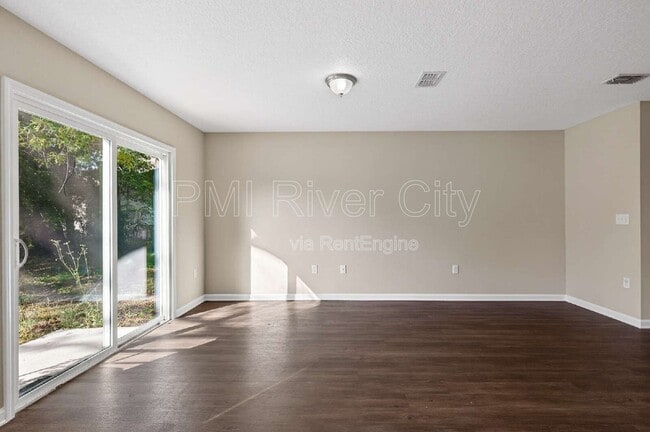 Building Photo - 7608 Rain Forest Dr N