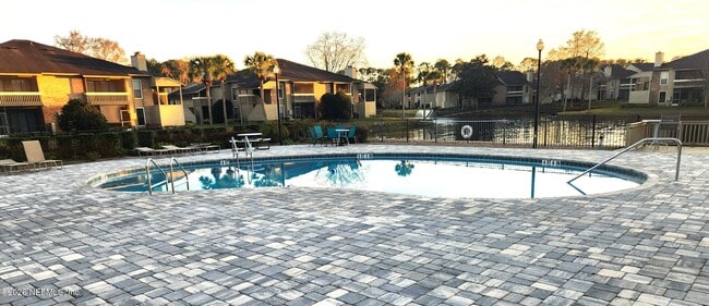 Building Photo - 10200 Belle Rive Blvd