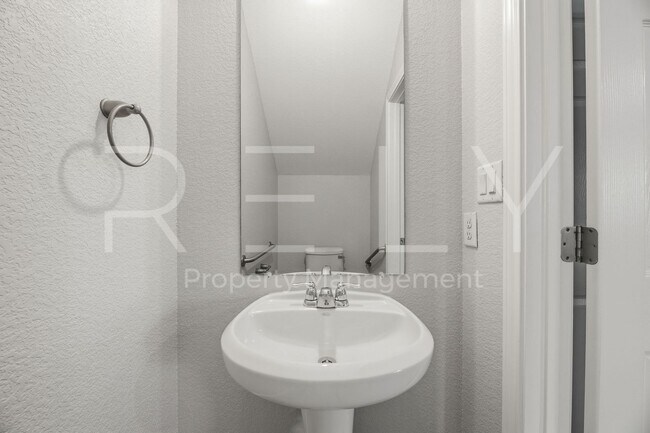 Building Photo - PM2-LH412 Carl Shipp Dr