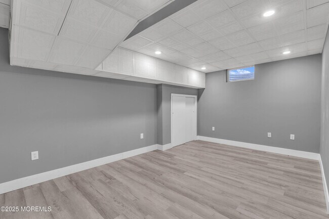 Building Photo - 20 Mulberry Ln