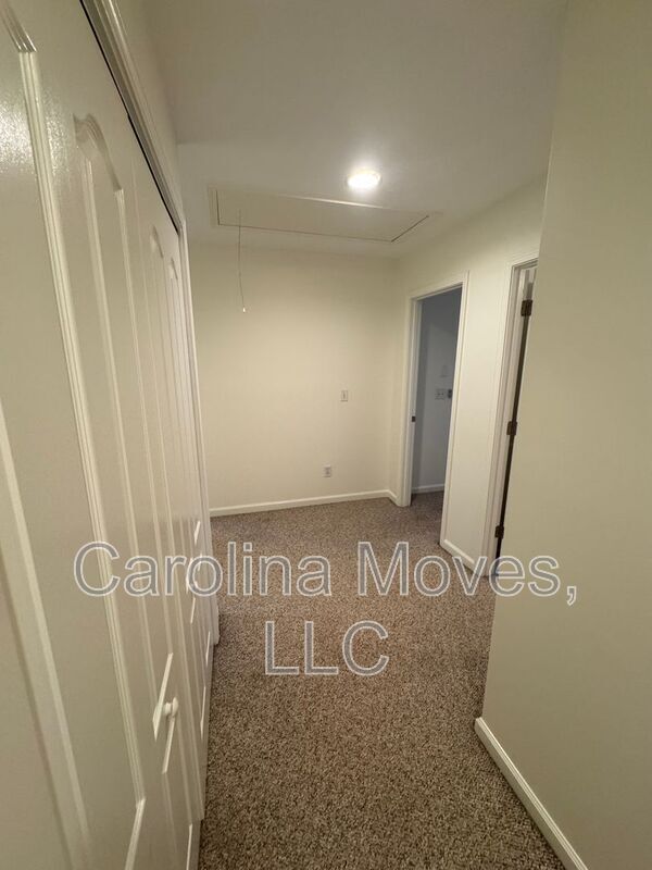 Building Photo - 121 Pine Walk Dr