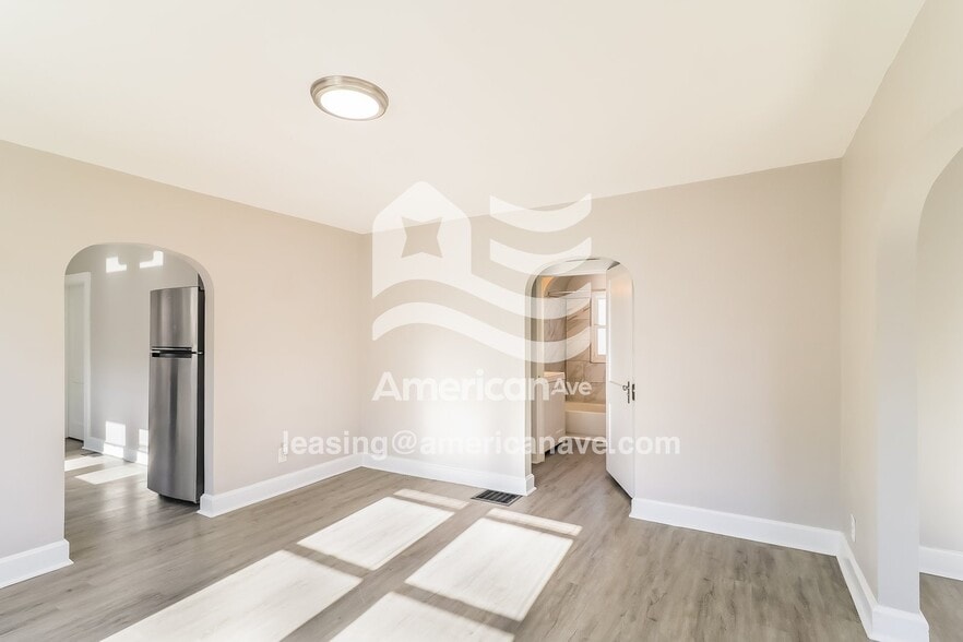 Building Photo - 1824 Winona Dr