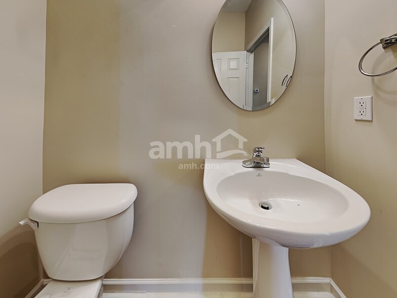 Building Photo - 6 Hurshfield Ct