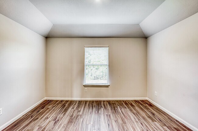 Building Photo - 5738 S Brenwood Dr