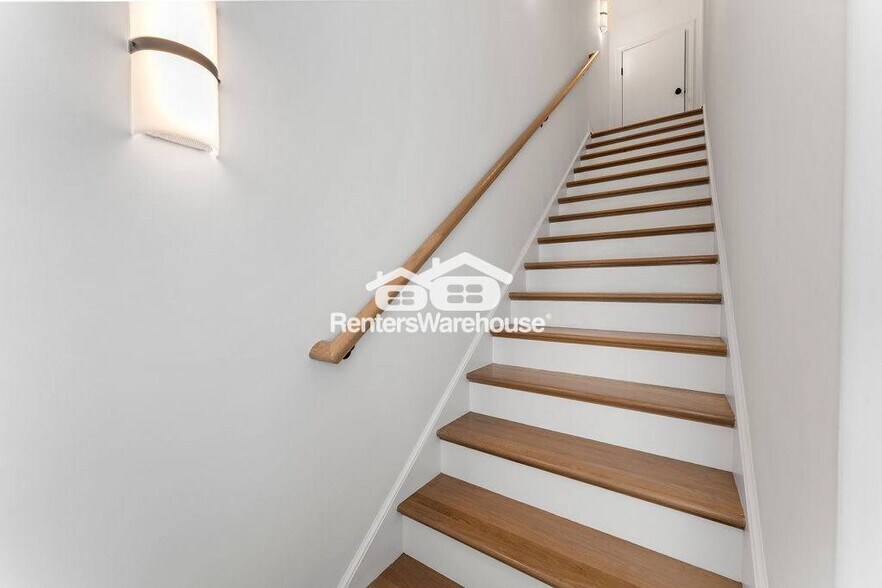 Building Photo - 679 Arcos Way SE
