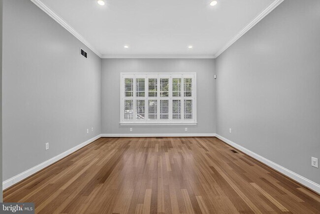 Building Photo - 16 Oak Leaf Ln