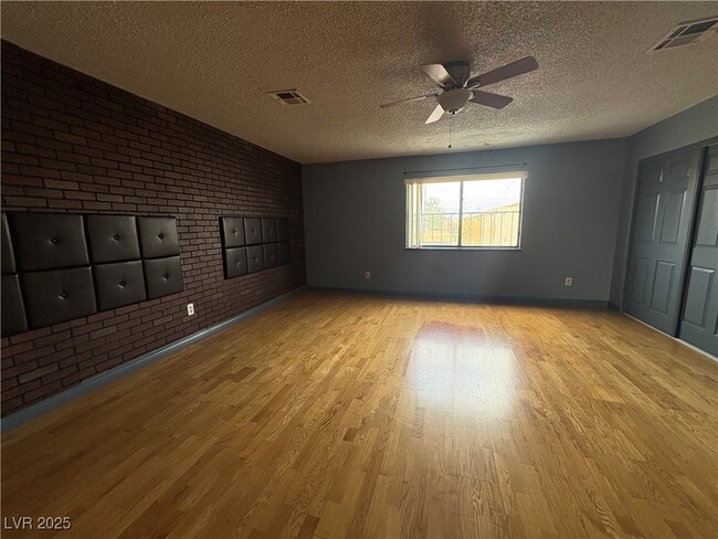 Building Photo - 5457 Escondido St