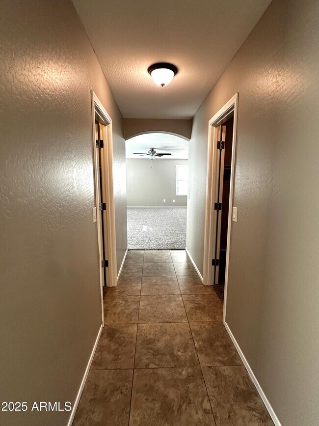 Building Photo - 11053 E Roselle Ave