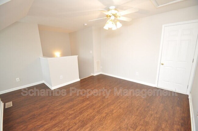 Building Photo - 402 Knightsborough Way