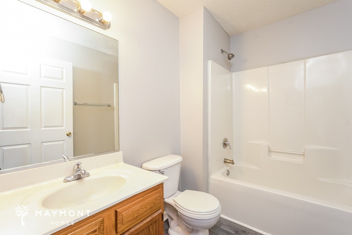 Building Photo - 1350 Woodruff Glen Dr