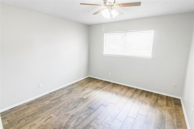 Building Photo - 9906 Randall Dr