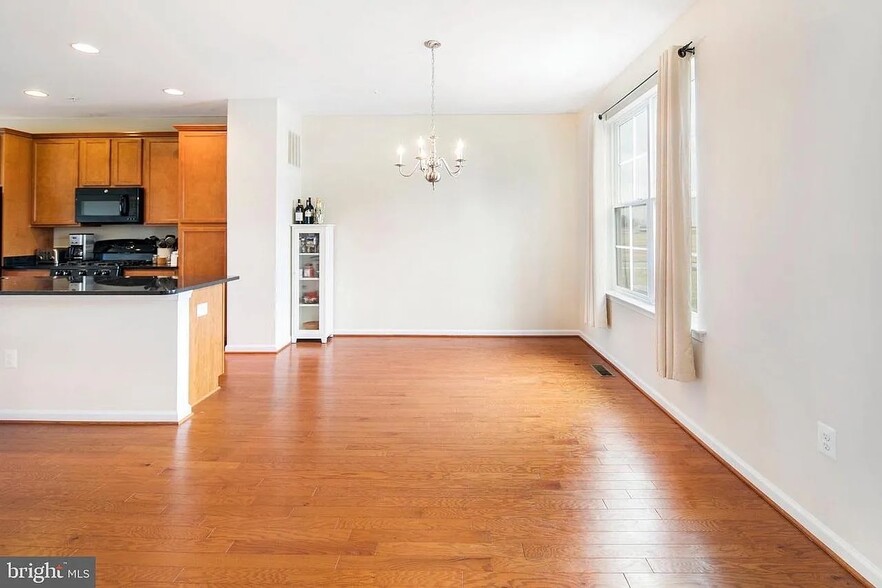 Building Photo - 5907 Leben Dr
