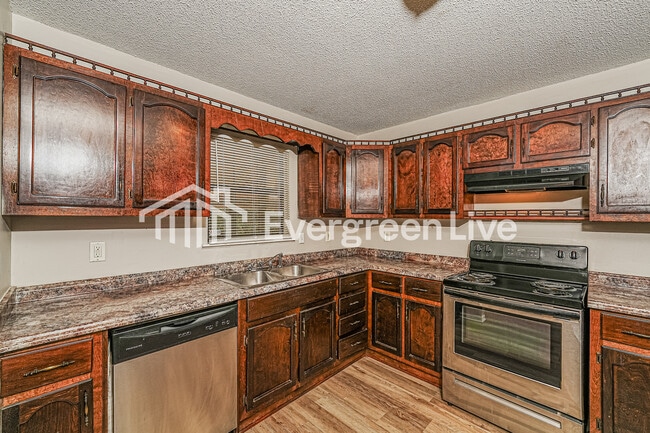 Building Photo - 990 Stowe St