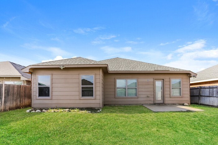 Building Photo - 9021 Curacao Dr
