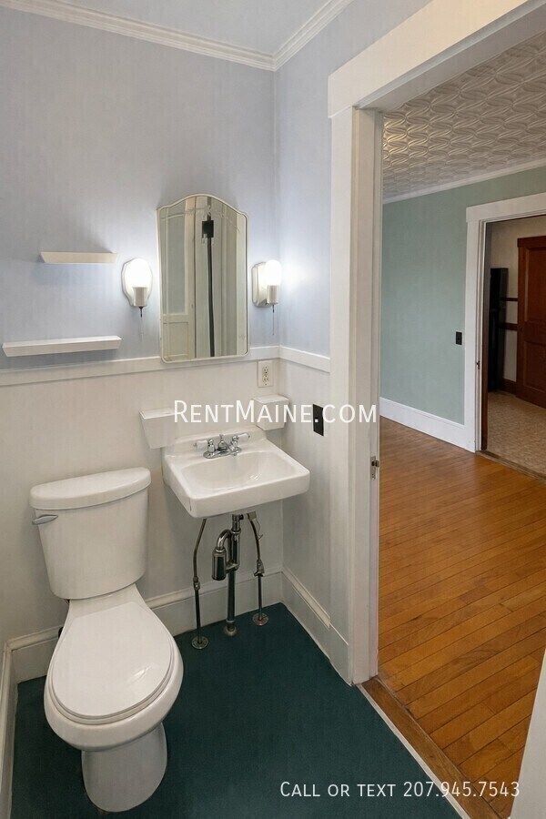 Building Photo - 148 Essex St