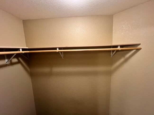 Building Photo - Welcome Home – Beautiful 4 Bed / 2.5 Bath ...