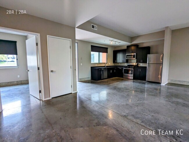 Building Photo - LARGE two bedroom