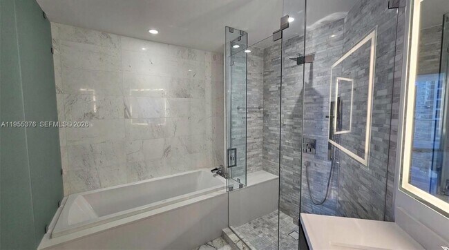 Building Photo - 851 NE 1st Ave