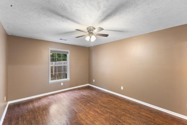 Building Photo - 210 New Haven Ln SW