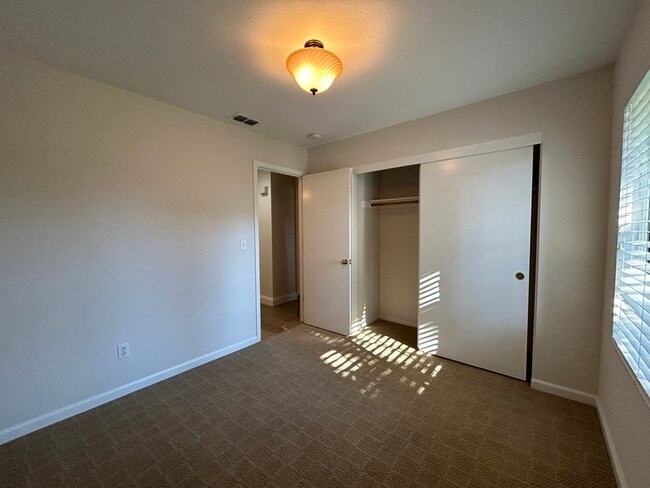 Building Photo - 248 Summer Grove Cir