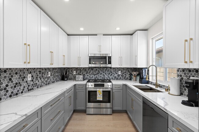 Building Photo - 9038 Whitaker Ave
