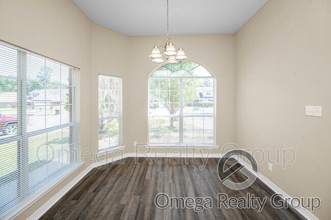Building Photo - 2672 Rosebud Dr E