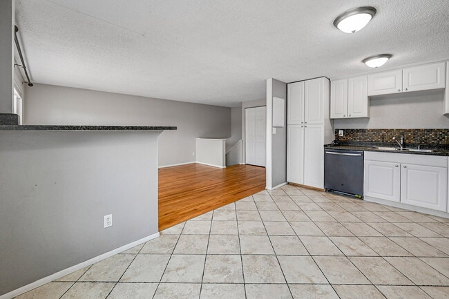 Building Photo - $1,895.00, 3 bed, 2 bath located in Fountain