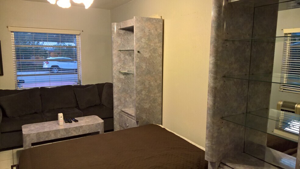 Front Room - 1948 Roosevelt St