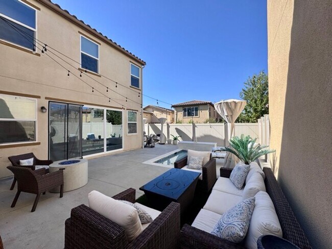 Building Photo - Elegant 4 Bedroom, 4.5 Bathroom Home with ...