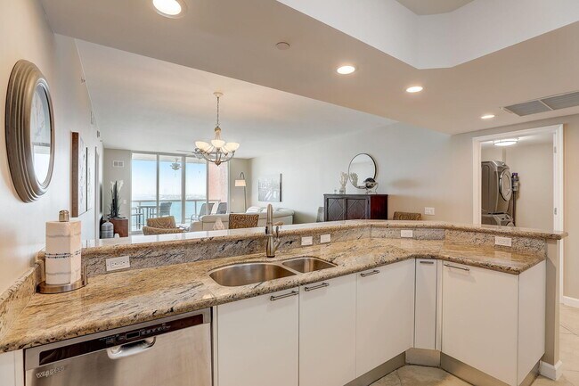 Building Photo - 2650 Lake Shore Dr