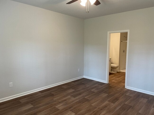Building Photo - 1027 Harbor Dr