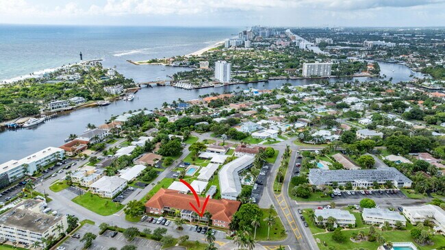 Building Photo - 2800 NE 28th St