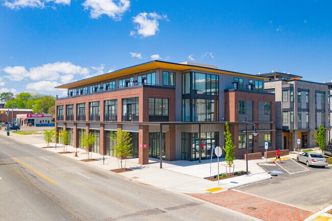 Building Photo - City View Row