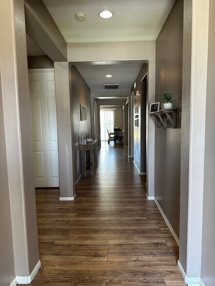 Building Photo - 217 Overleaf Way