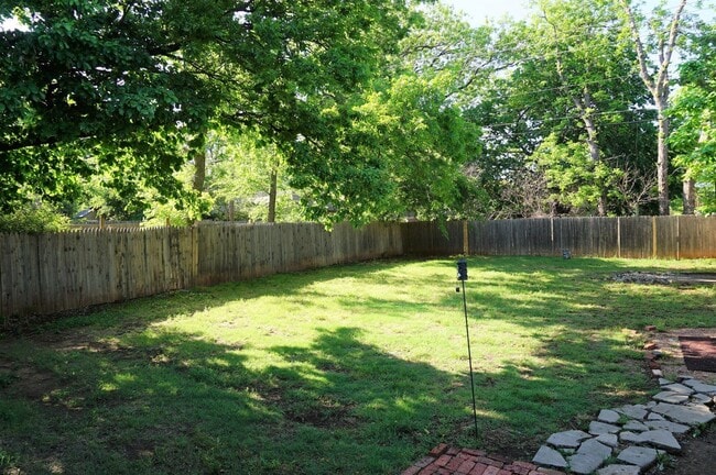 Building Photo - 2 BED 1 BATH CENTRAL PARK ADDITION NEAR PA...