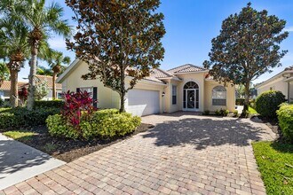 Building Photo - ** ISLAND WALK ** 3 BED + DEN / 2.5 BATH -...