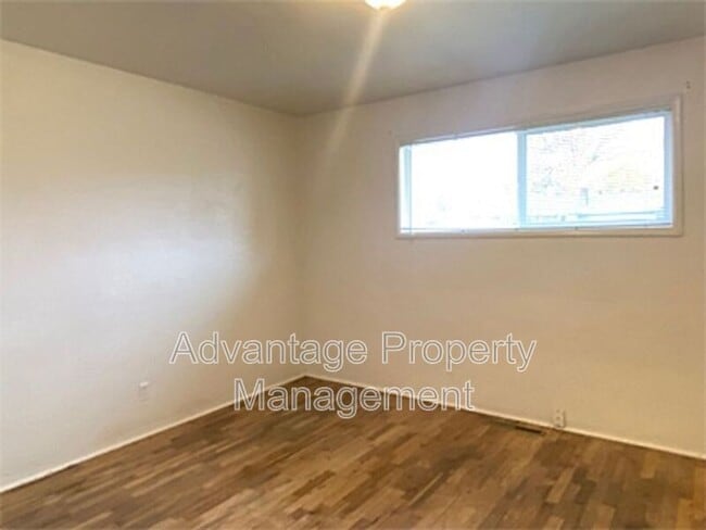 Building Photo - 1523 NW Kings Blvd