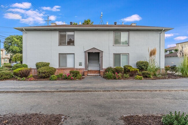 Primary Photo - 1572 Buena Vista Ave