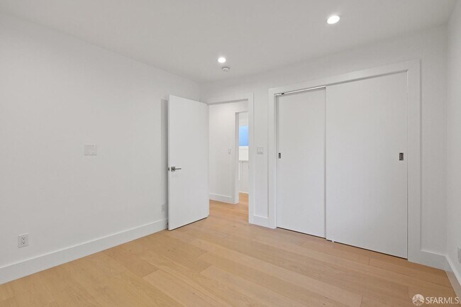 Building Photo - 68 Dellbrook Ave