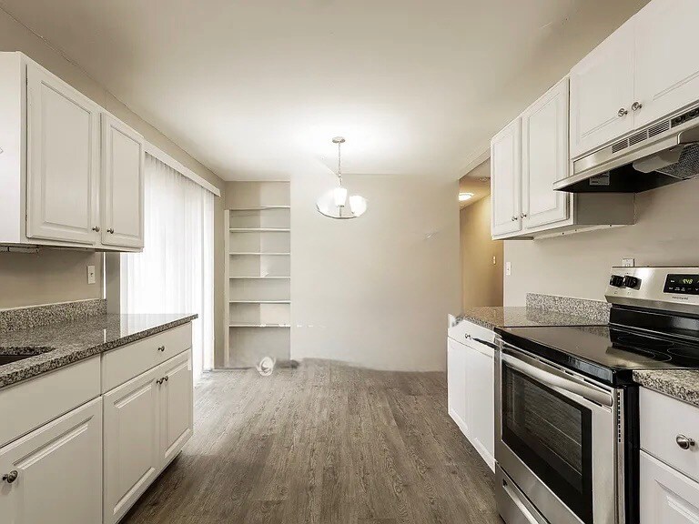 Building Photo - 2903 Dahlia Dr